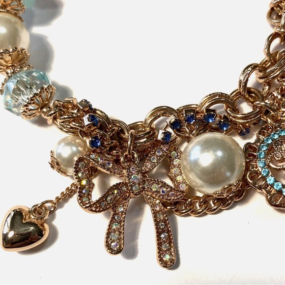 Brand New Betsy Johnson Hearts & Bows Bracelet - Picture 3 of 6